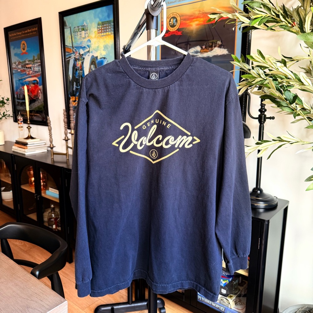 VOLCOM Size Large Long Sleeve